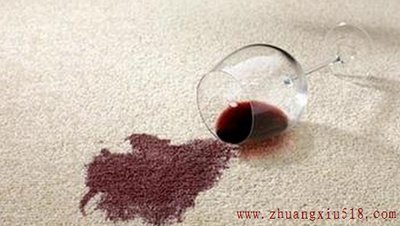 红酒溅到地毯上怎么办？教你巧妙去除法