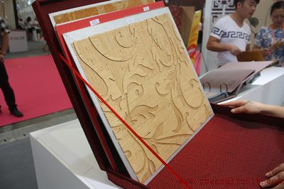 纸上做学问 别有一番景致立墙头
