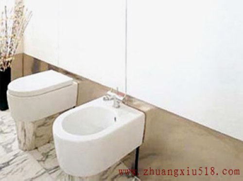 入墙式马桶
