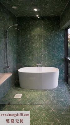 简洁铺贴的瓷砖 打造小户型卫浴间