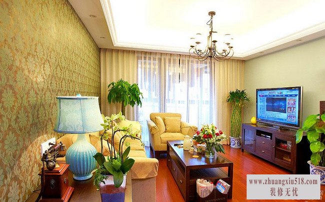 设计师一直建议不要做电视背景，我想想也对，整体协调了，有没有电视背景还真无所谓。