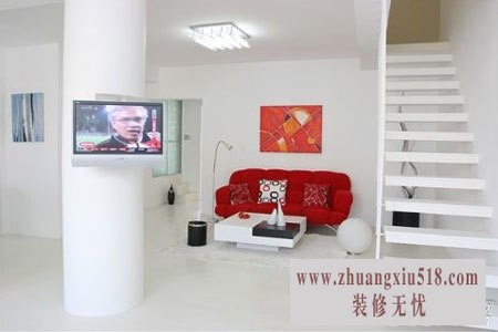 白色中掺杂了一点点的黑色作为装饰,也不失为一个亮点。