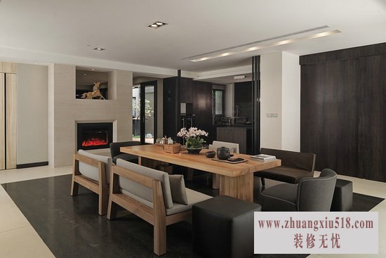 步入地下室,宽敞的泡茶区及多种设施,让来访的朋友们,都可以在此泡茶、聊天,待上一整天也不无聊。