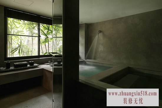在专属的SPA区,使用水泥色来填满空间,极简沉稳的质感,能释放所有压力。地下室有完善的休闲设备,包含烤箱、淋浴间、蒸气室、冷热水池,几乎可以当成一家私人俱乐部。
