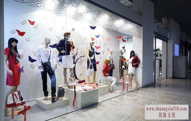 现代风格服装店模特陈列效果图