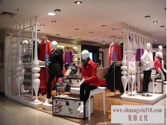 现代风格服装店模特陈列效果图