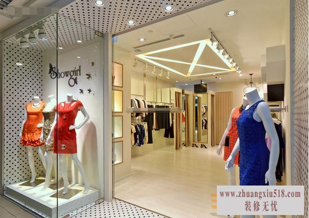 现代风格服装店模特陈列效果图