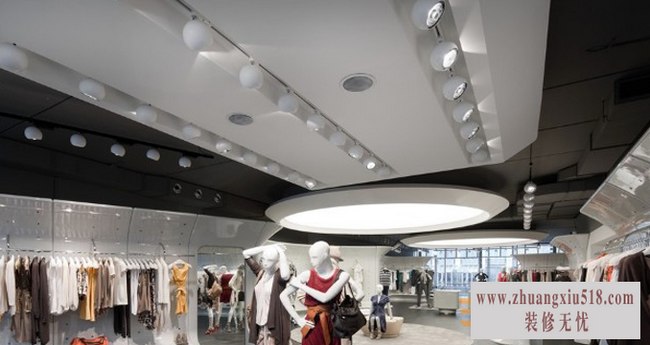 现代风格女服装店店面吊顶装修效果图
