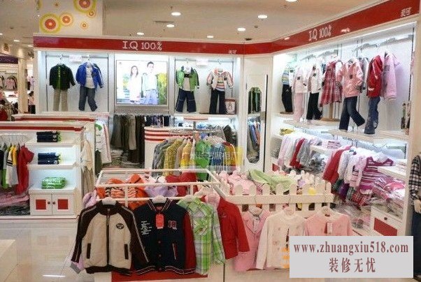 简约风格童装店挂衣墙装修图片-简约风格置物架图片