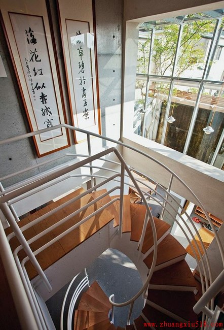 别墅旋转楼梯图