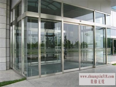 地弹簧门关不严