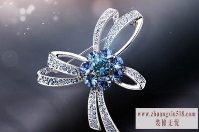 施华洛世奇胸针