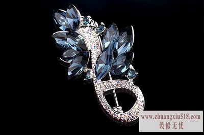 施华洛世奇胸针